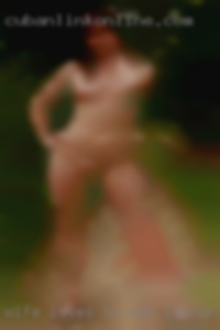 Wife loves to be nude with wife in San Leandro.